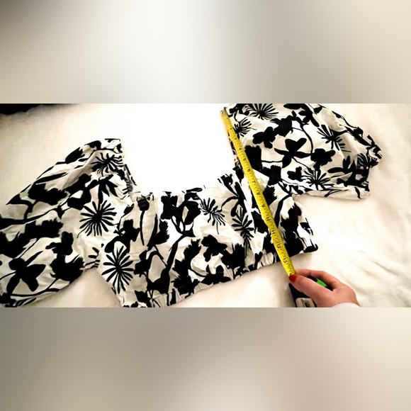 CROP TOP Black and White puff sleeve floral y2k top - Picture 5 of 7